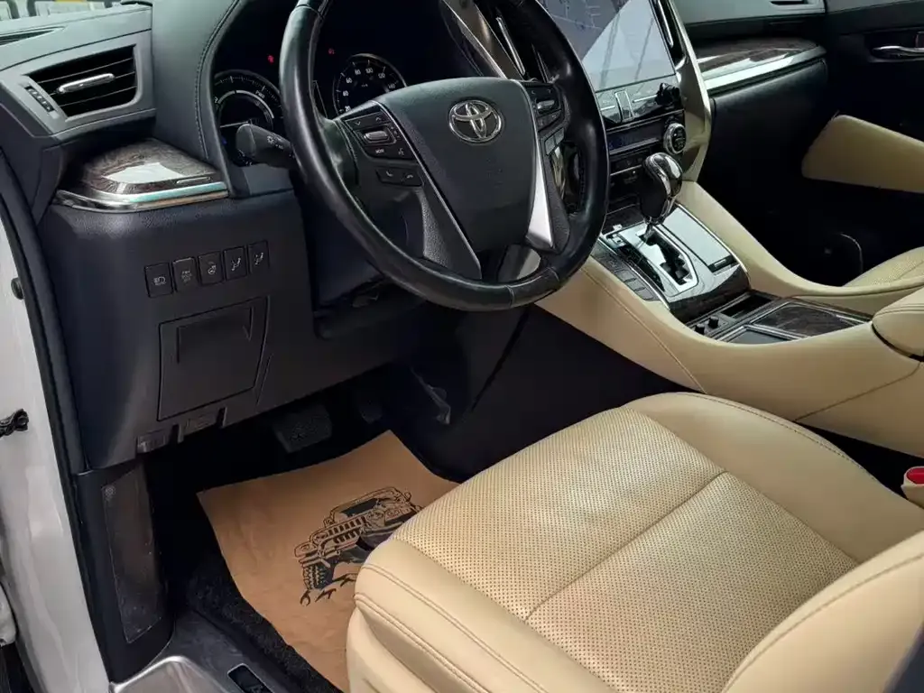 Toyota Alphard — фото 7