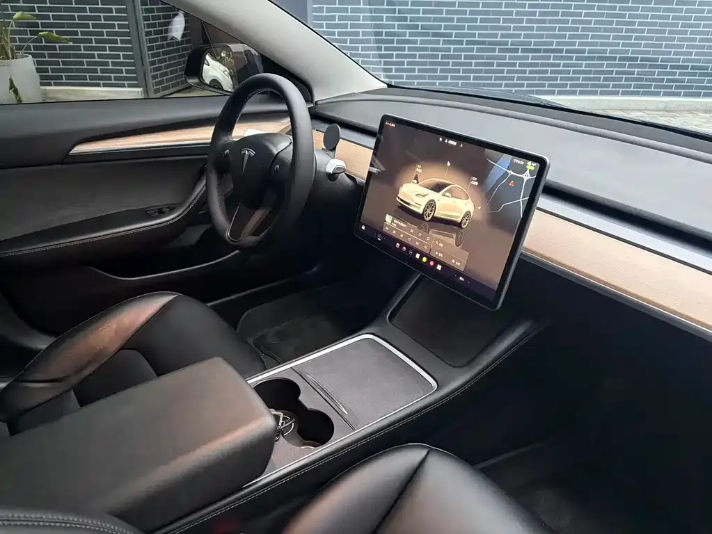 Tesla Model 3 — фото 3
