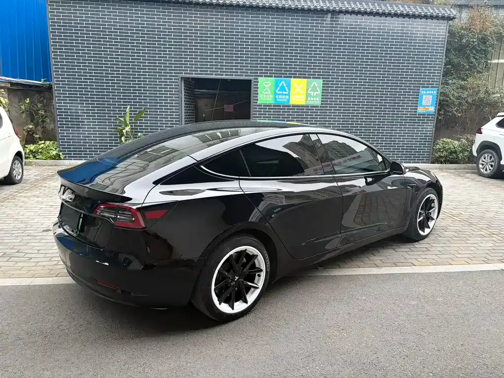 Tesla Model 3 — фото 9
