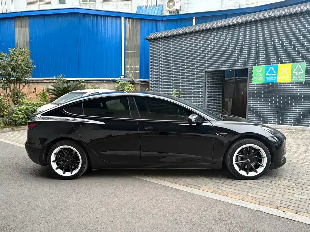Tesla Model 3 — фото 2