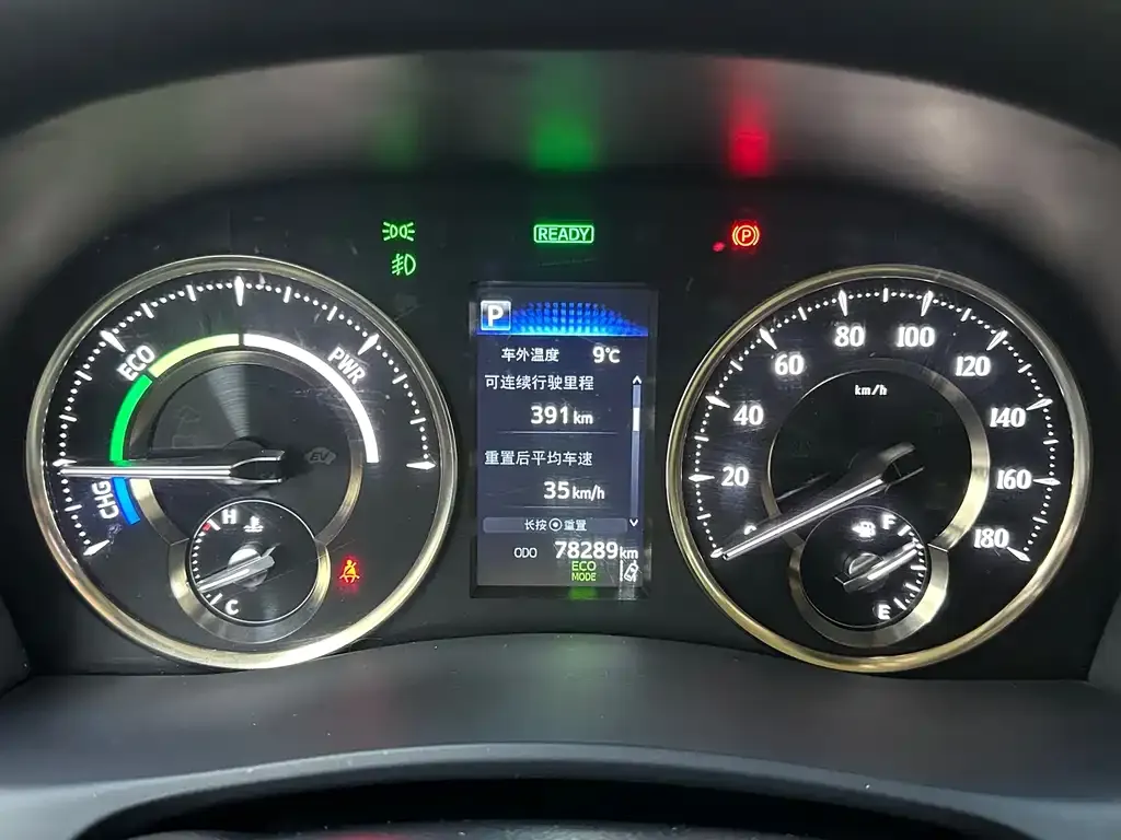 Toyota Alphard — фото 2