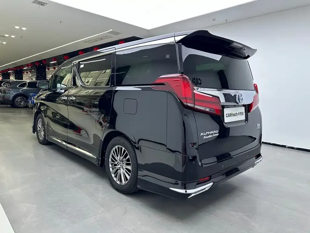 Toyota Alphard — фото 3