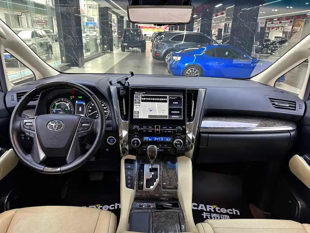 Toyota Alphard — фото 5