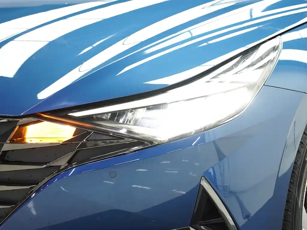 Hyundai Elantra — фото 10