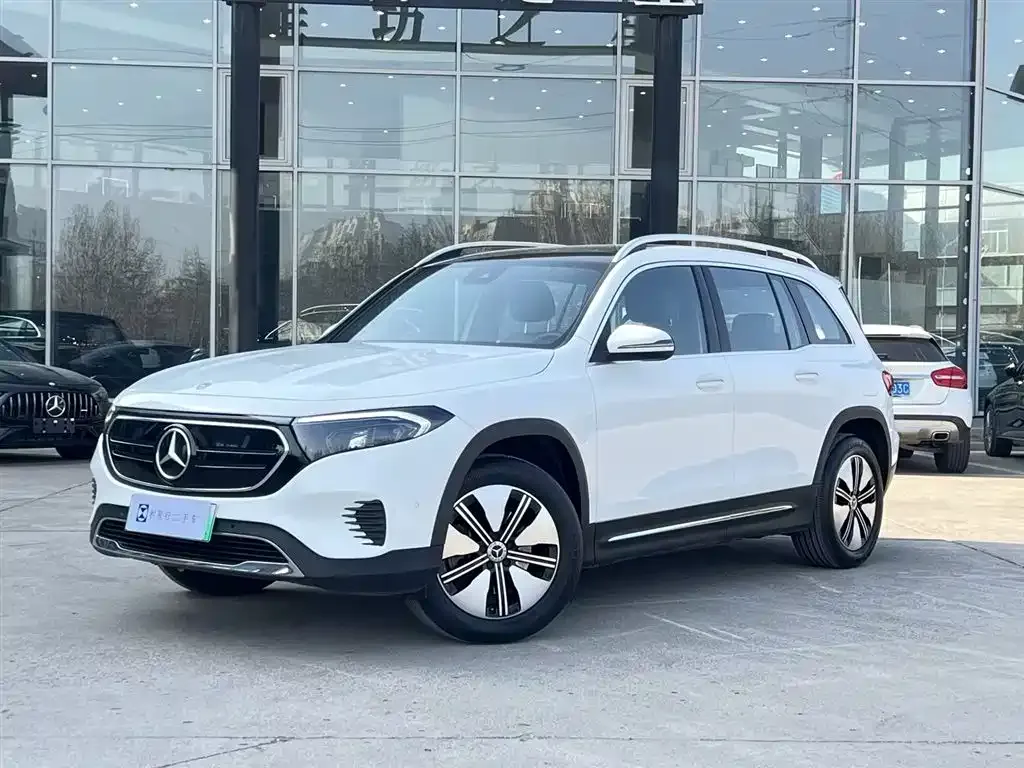 Mercedes-Benz EQB — фото 1