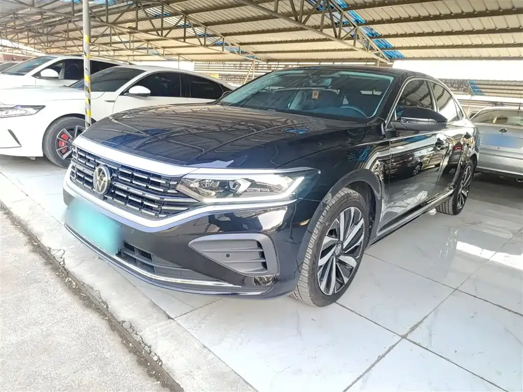 Volkswagen Passat — фото 1