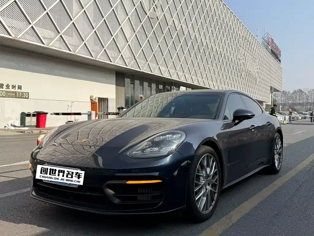 Porsche Panamera — фото 1