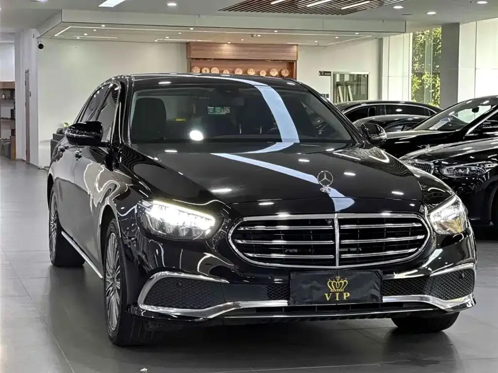 Mercedes-Benz E-Class — фото 1