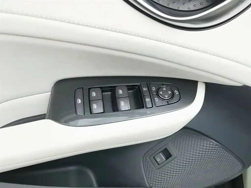 BYD Seal 06GT — фото 10