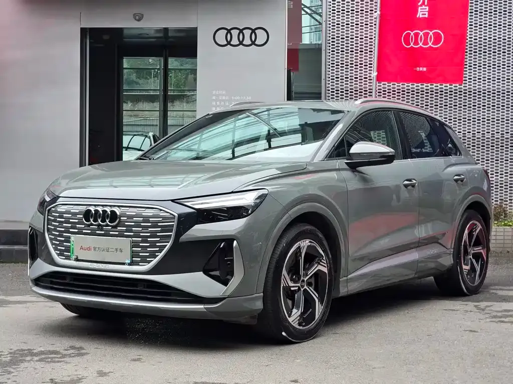 Audi Q4 e-tron — фото 1