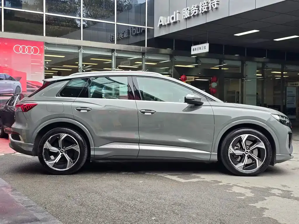 Audi Q4 e-tron — фото 8