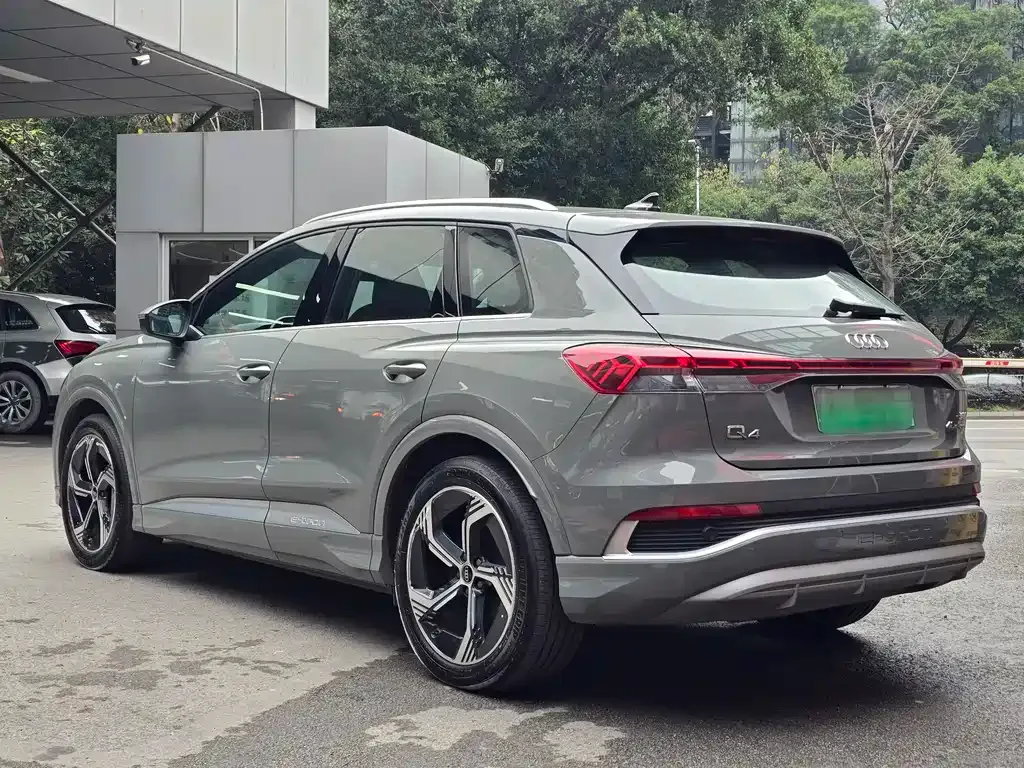 Audi Q4 e-tron — фото 10