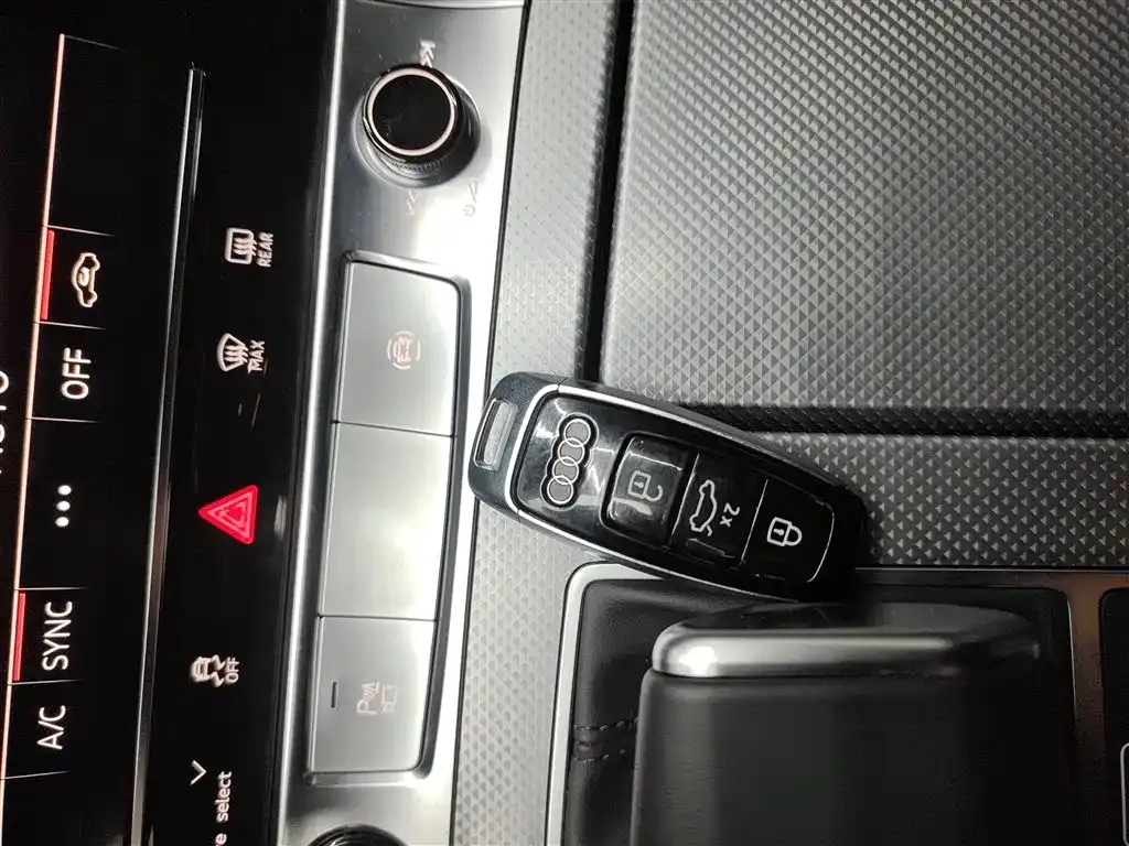 Audi A6L — фото 5