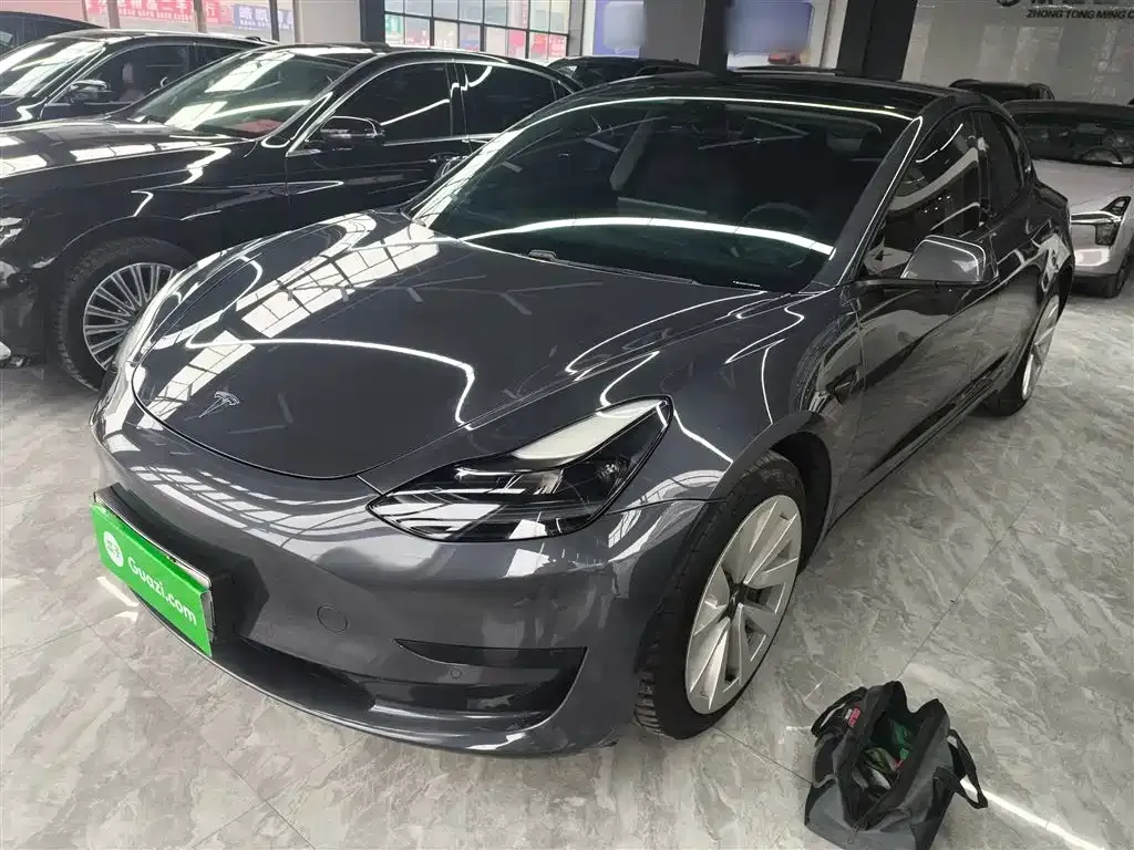 Tesla Model 3 — фото 1