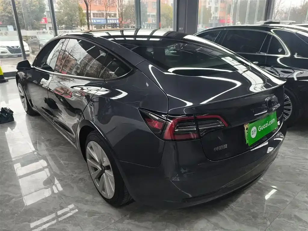 Tesla Model 3 — фото 4