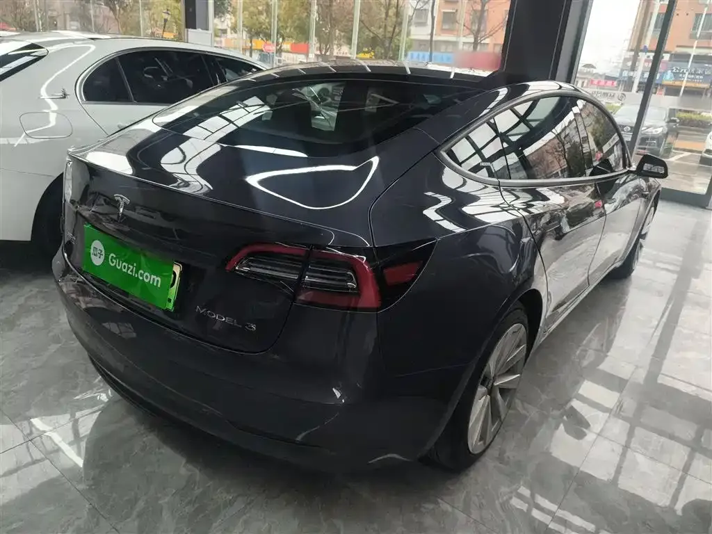 Tesla Model 3 — фото 10