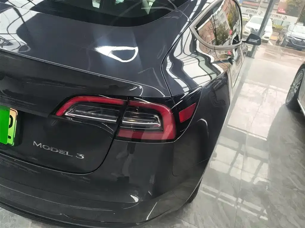 Tesla Model 3 — фото 5