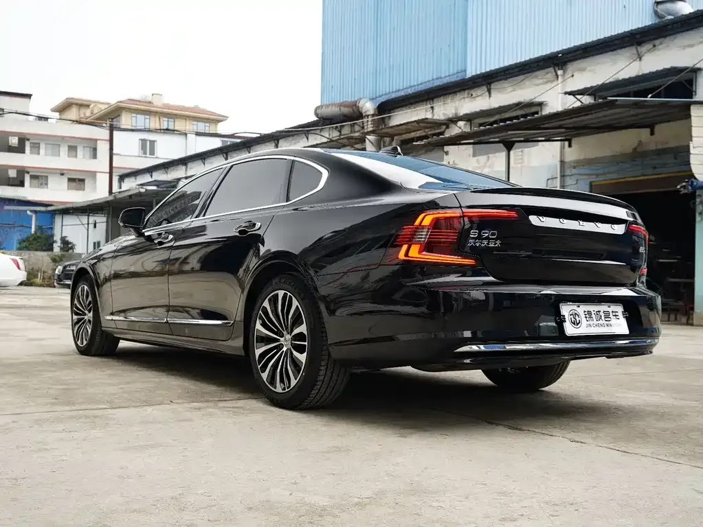 Volvo S90 — фото 10