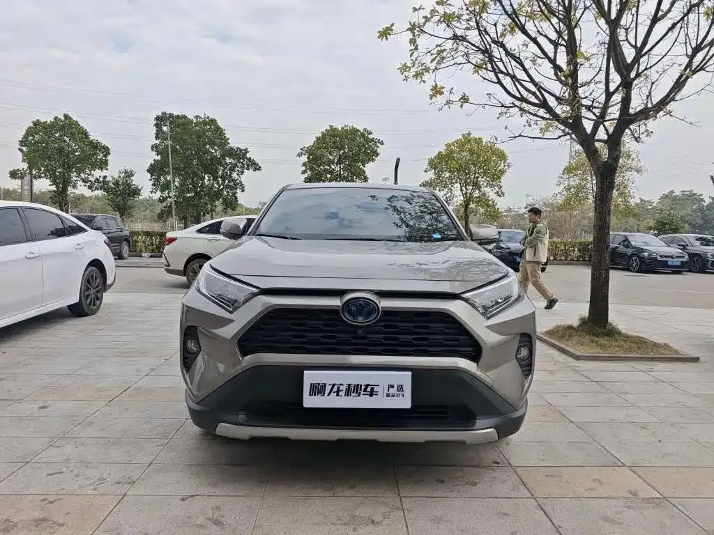 Toyota RAV4 — фото 3
