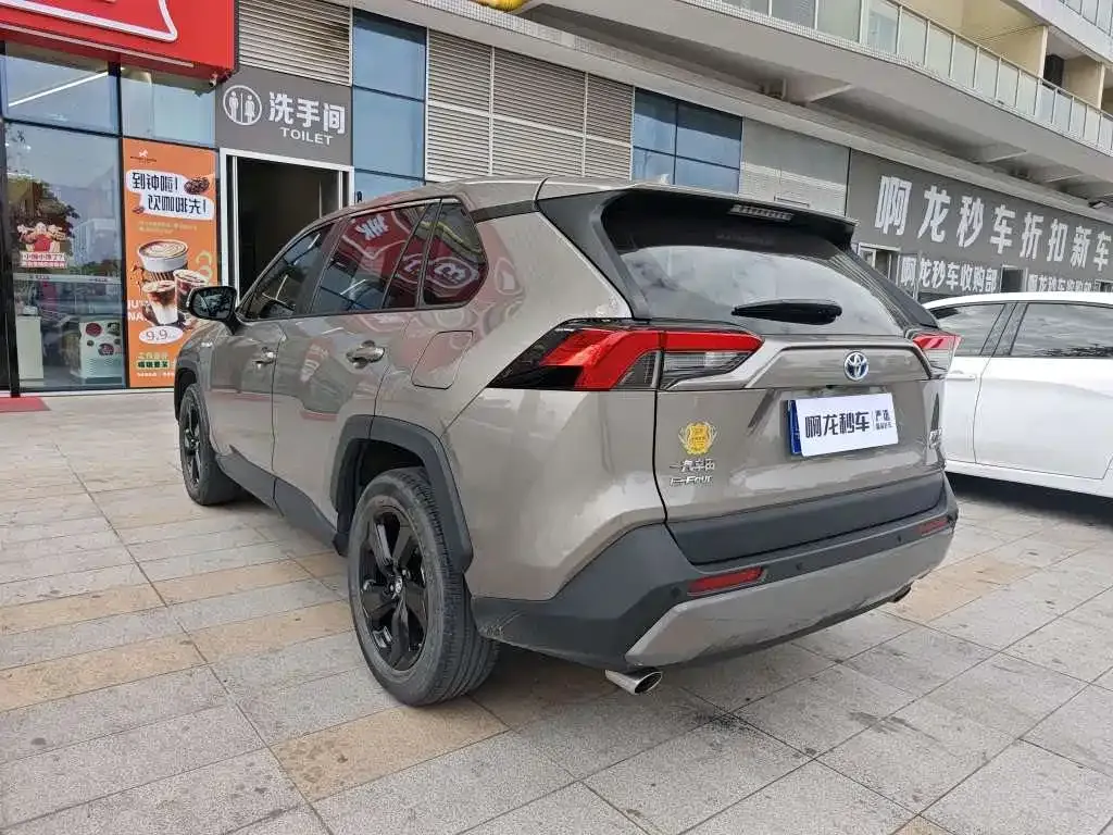 Toyota RAV4 — фото 6