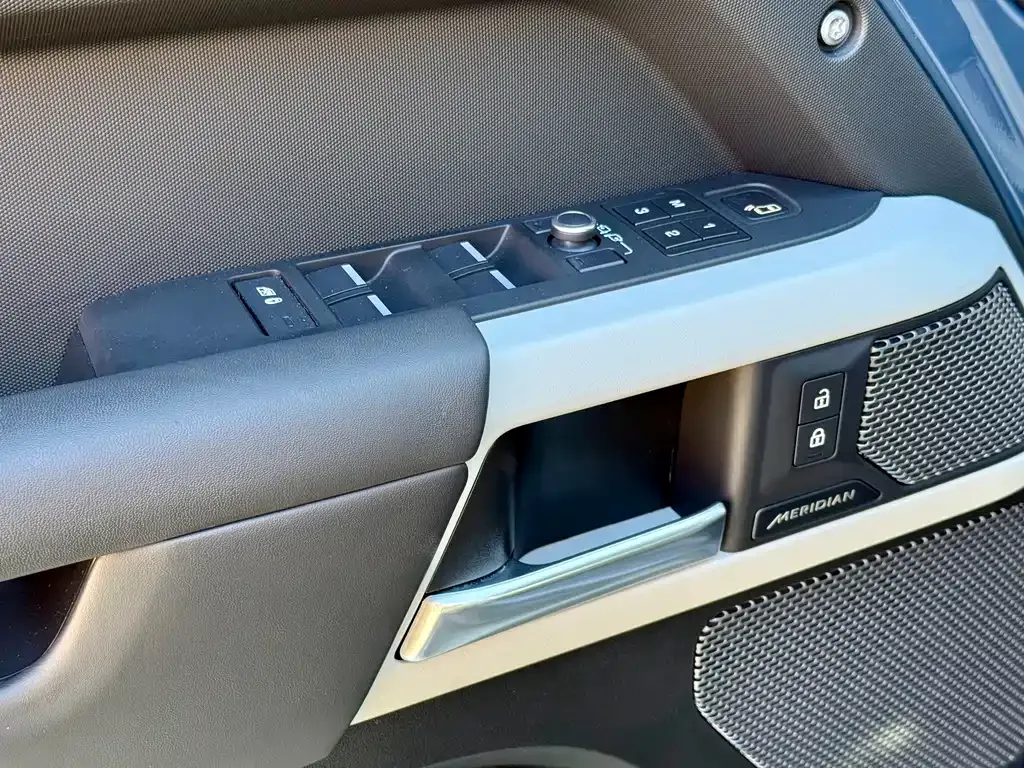 Land Rover Defender — фото 9