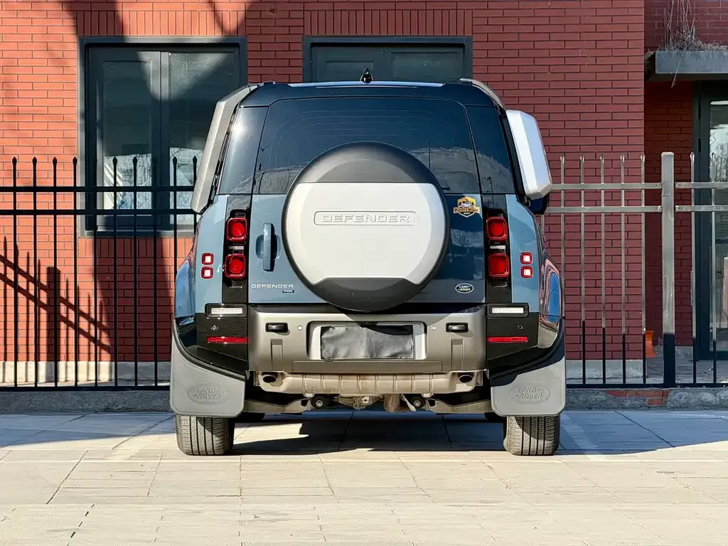 Land Rover Defender — фото 10