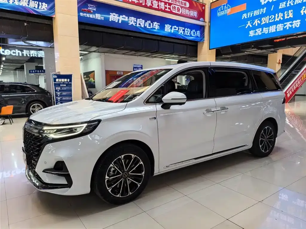 Roewe iMAX8 — фото 1