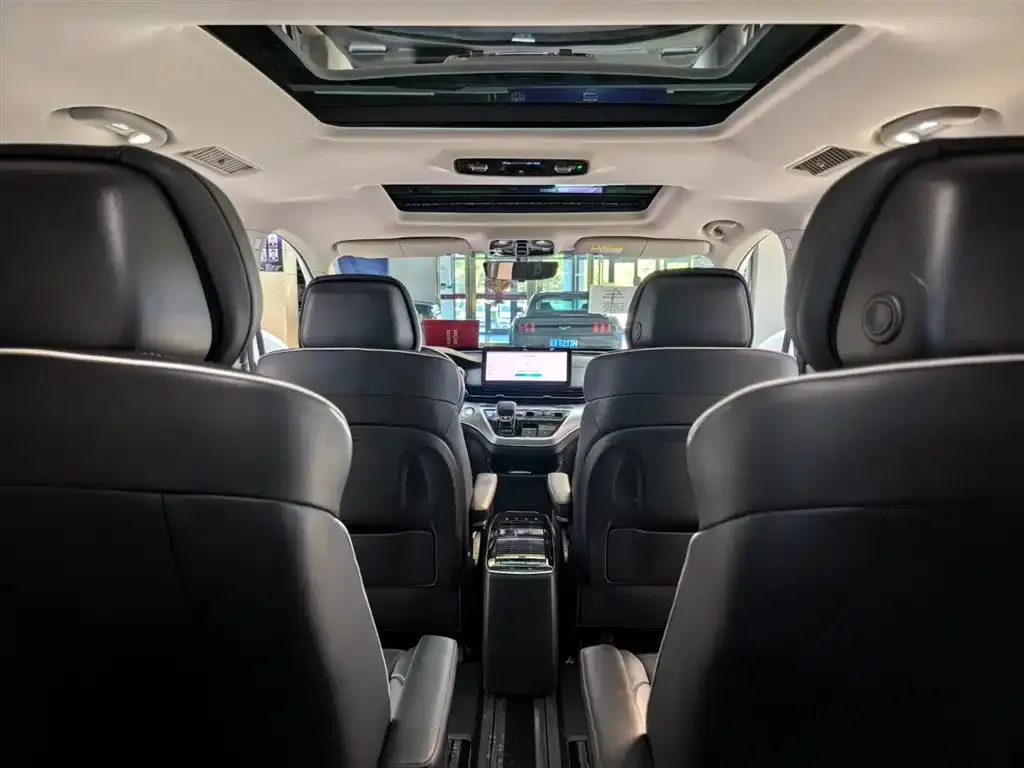 Roewe iMAX8 — фото 8