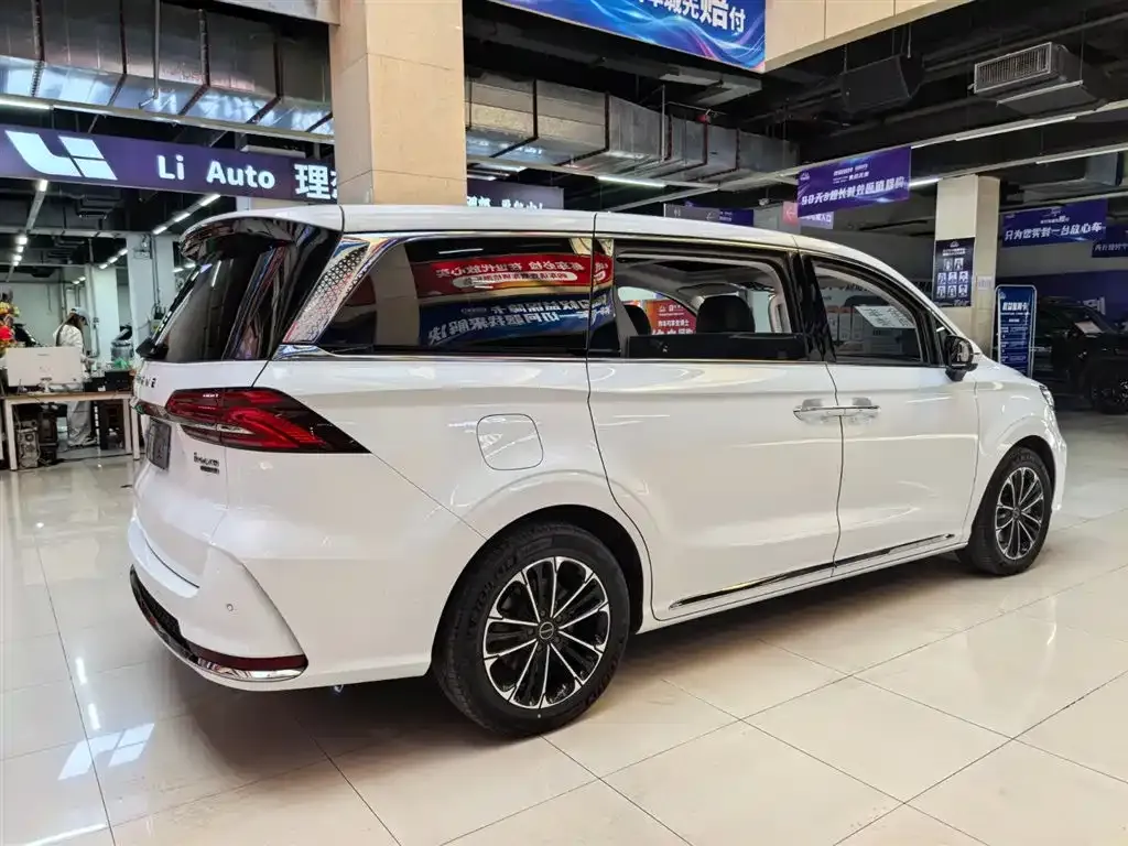 Roewe iMAX8 — фото 5
