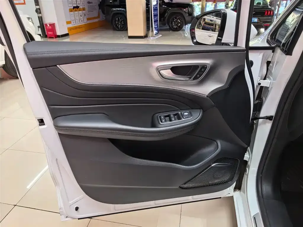 Roewe iMAX8 — фото 3