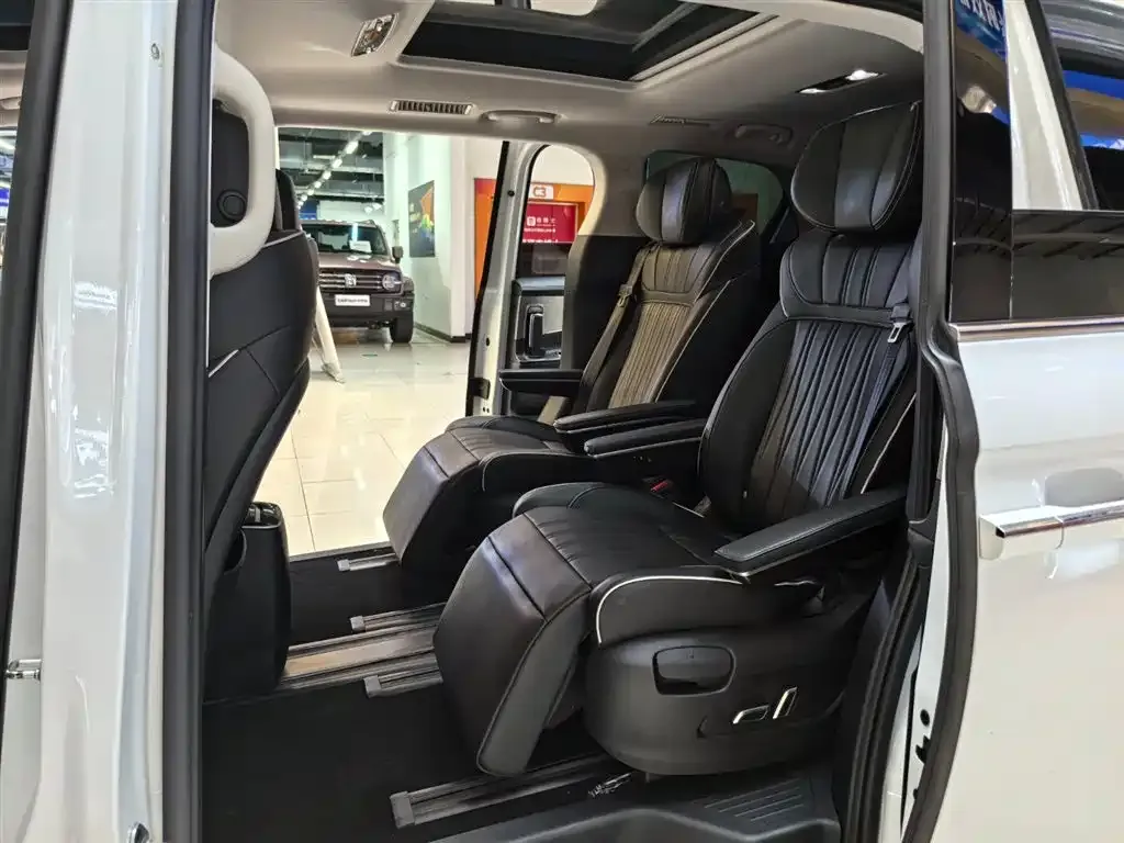 Roewe iMAX8 — фото 2
