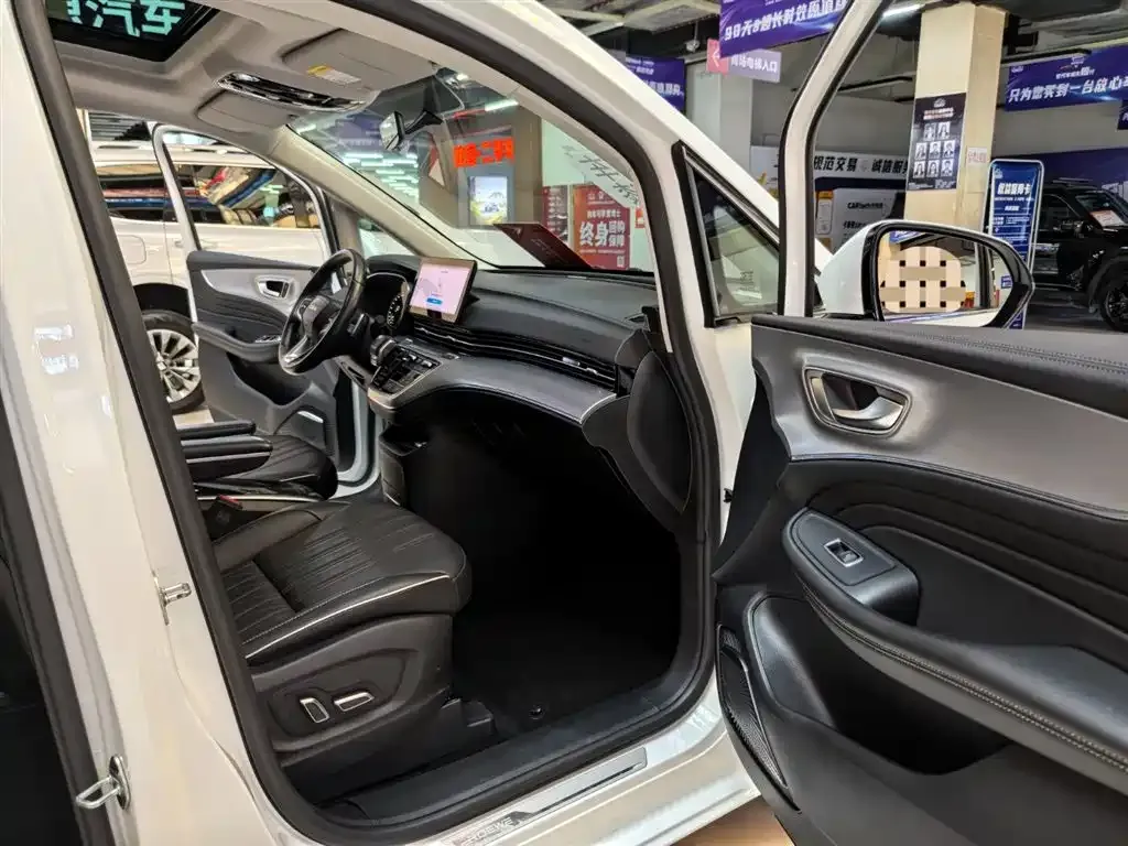 Roewe iMAX8 — фото 4