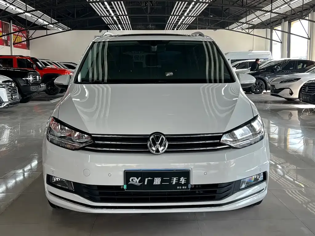 Volkswagen Touran — фото 3