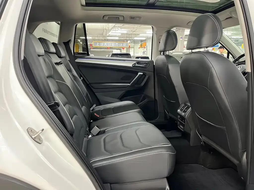 Volkswagen Tiguan L New Energy — фото 4