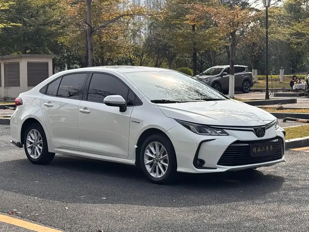 Toyota Corolla — фото 10