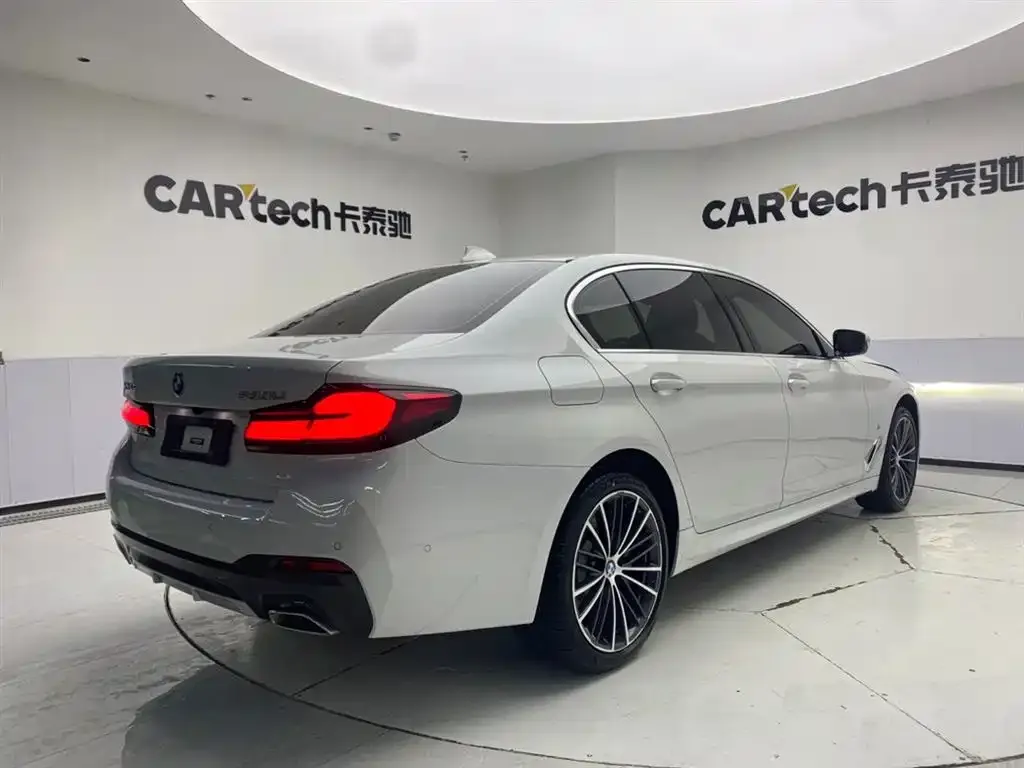 BMW 5 Series — фото 5