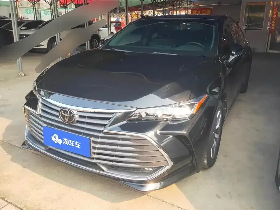 Toyota Avalon — фото 1