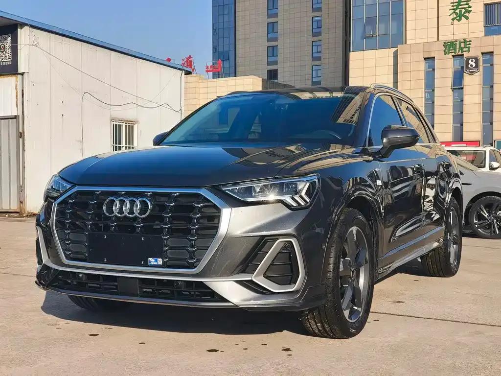 Audi Q3 — фото 1