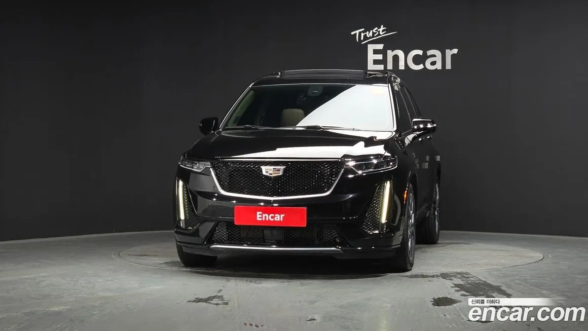 Cadillac XT6 — фото 10
