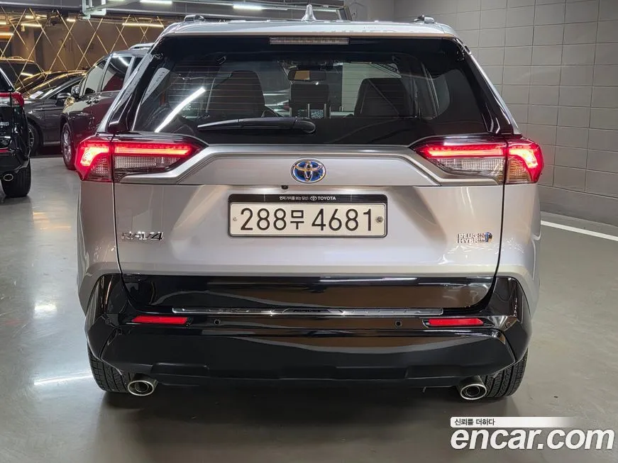 Toyota RAV4 — фото 7
