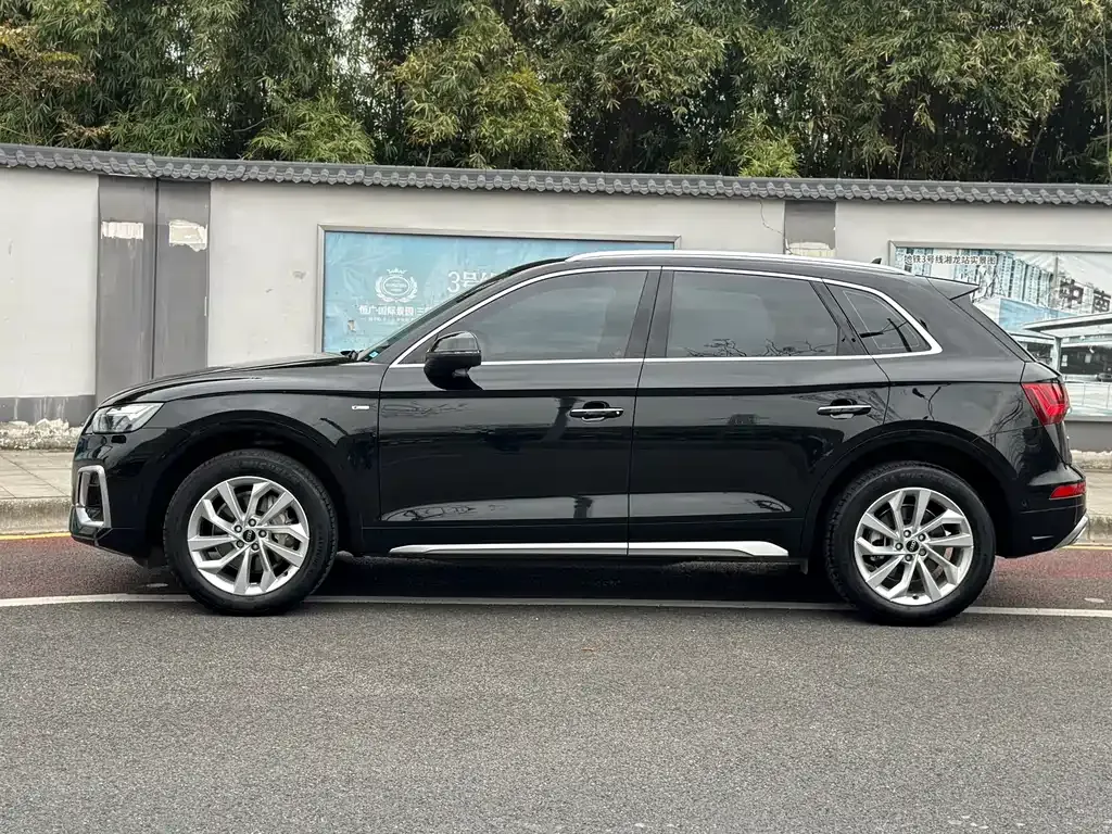 Audi Q5L — фото 9