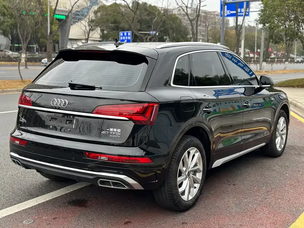 Audi Q5L — фото 10