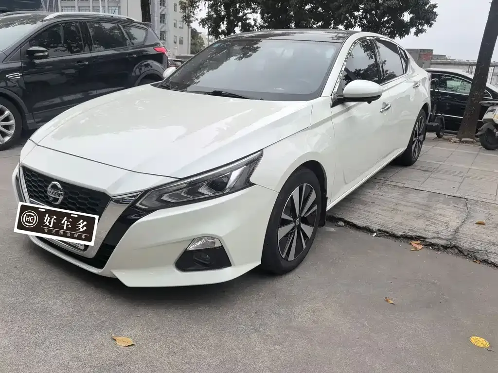 Nissan Teana — фото 1