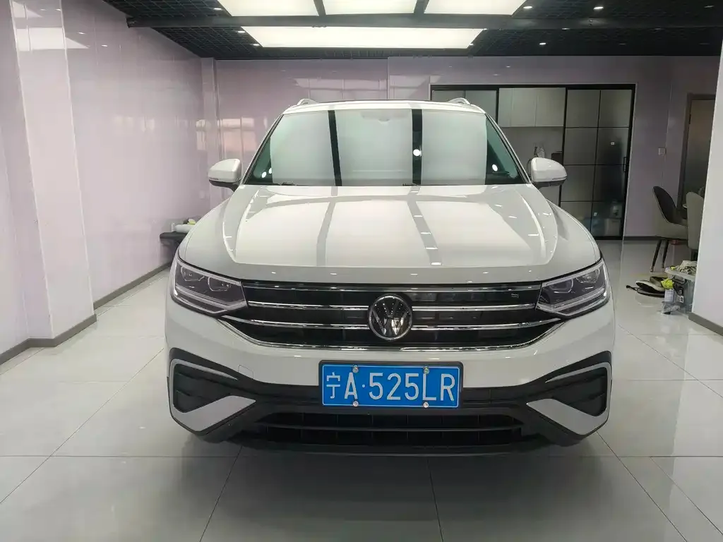 Volkswagen Tiguan L — фото 3