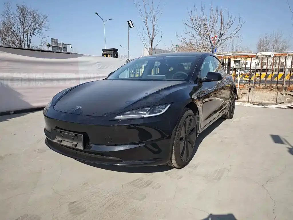 Tesla Model 3 — фото 1