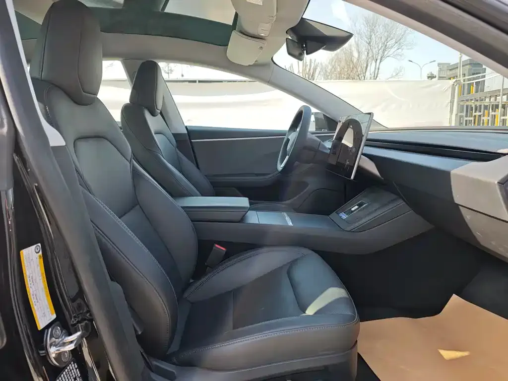 Tesla Model 3 — фото 4