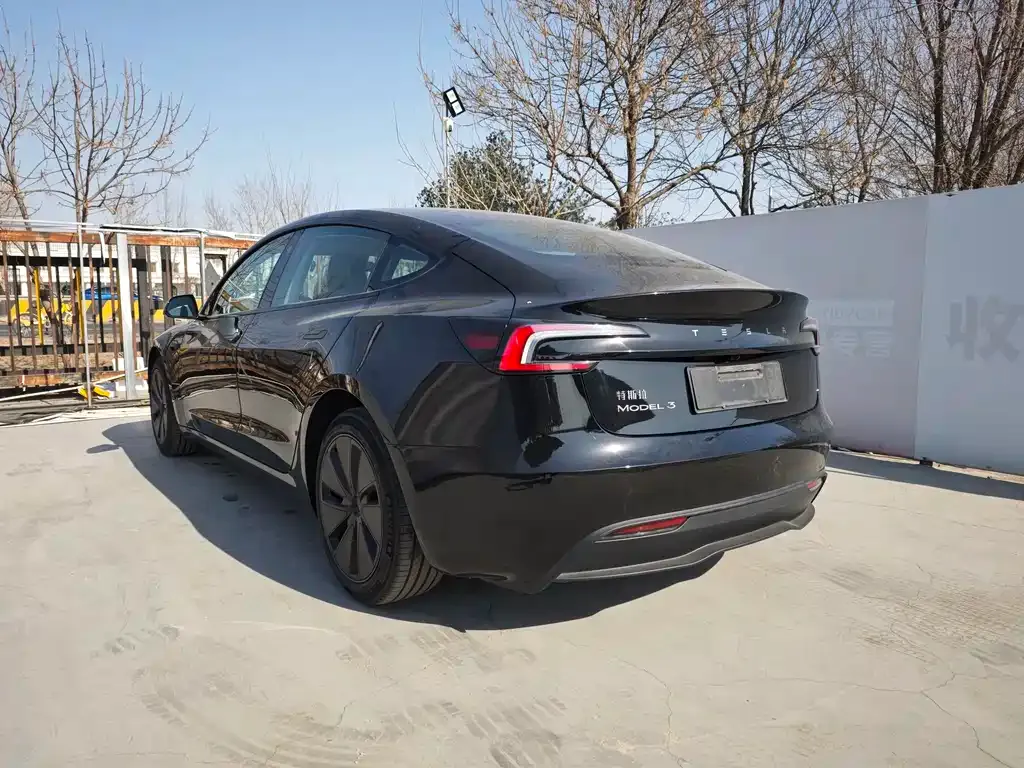 Tesla Model 3 — фото 5