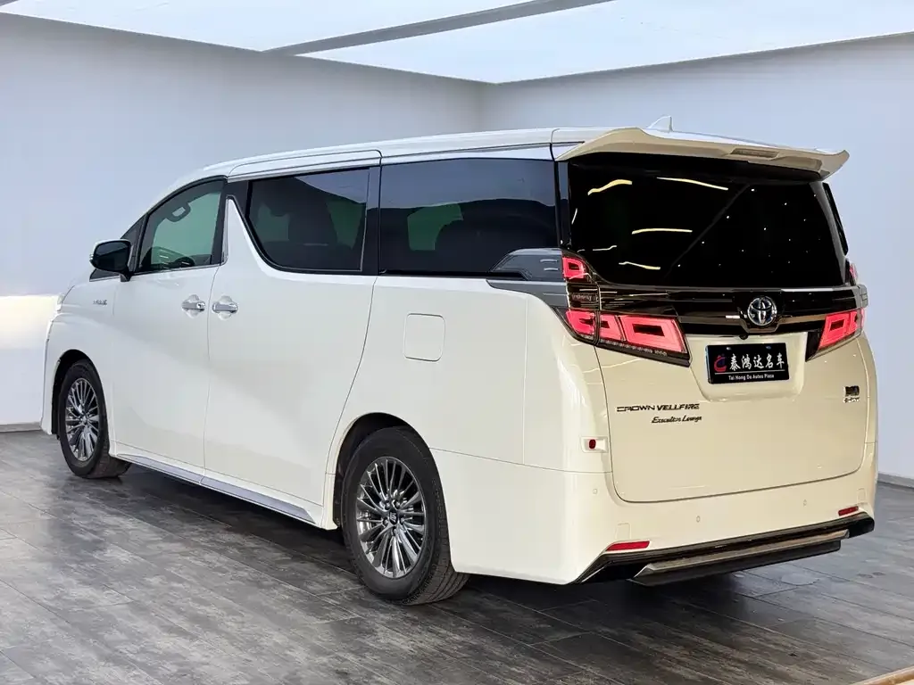 Toyota Vellfire — фото 8