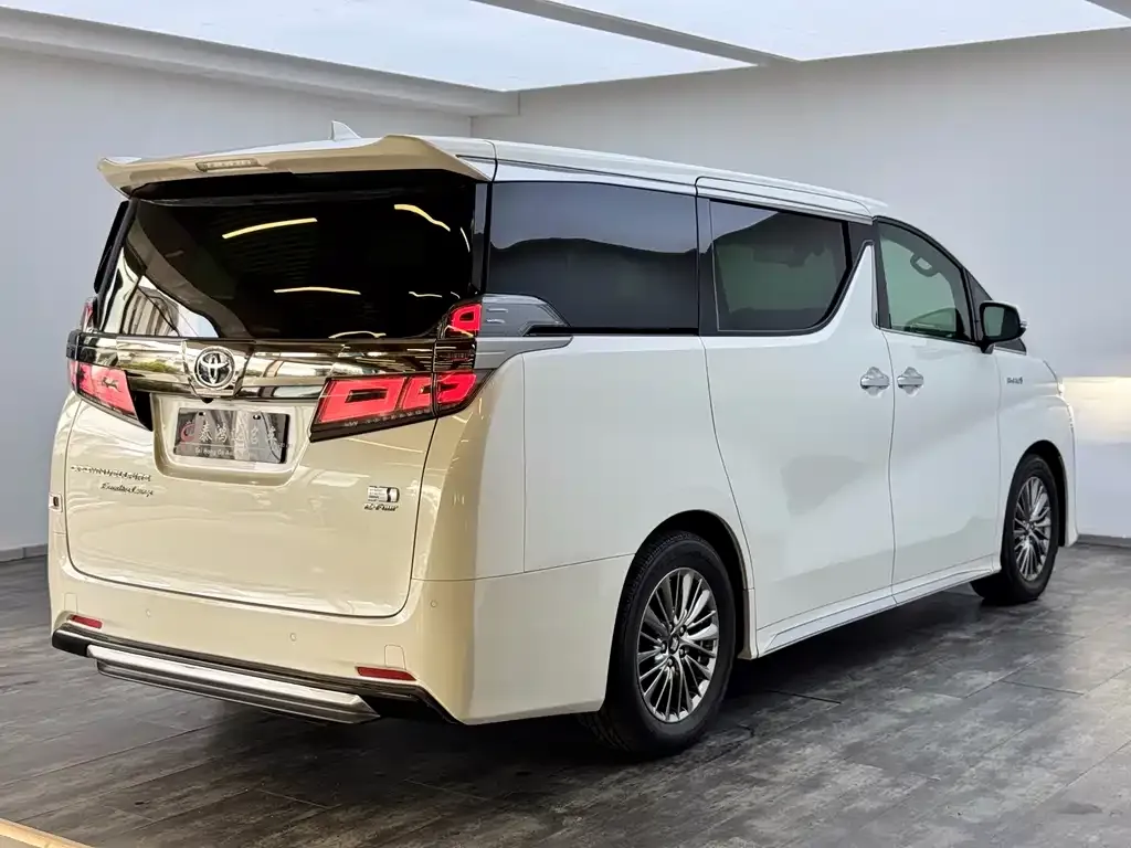 Toyota Vellfire — фото 7