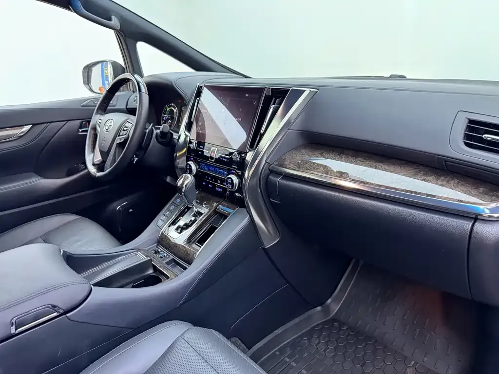 Toyota Vellfire — фото 6